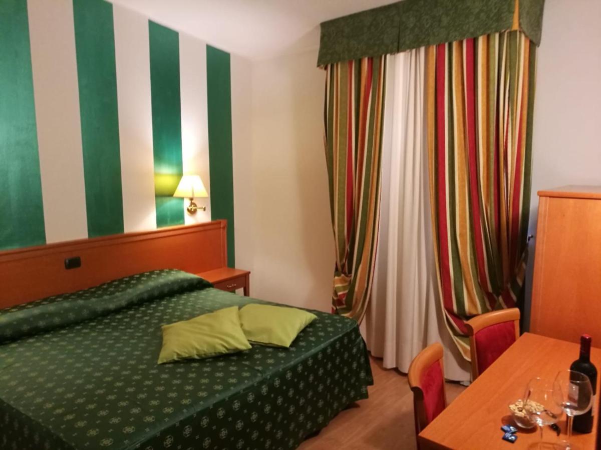 Hotel La Luna Lucca Esterno foto