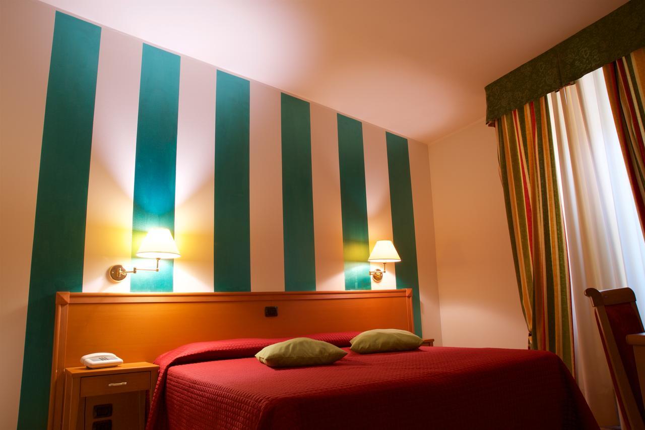 Hotel La Luna Lucca Esterno foto