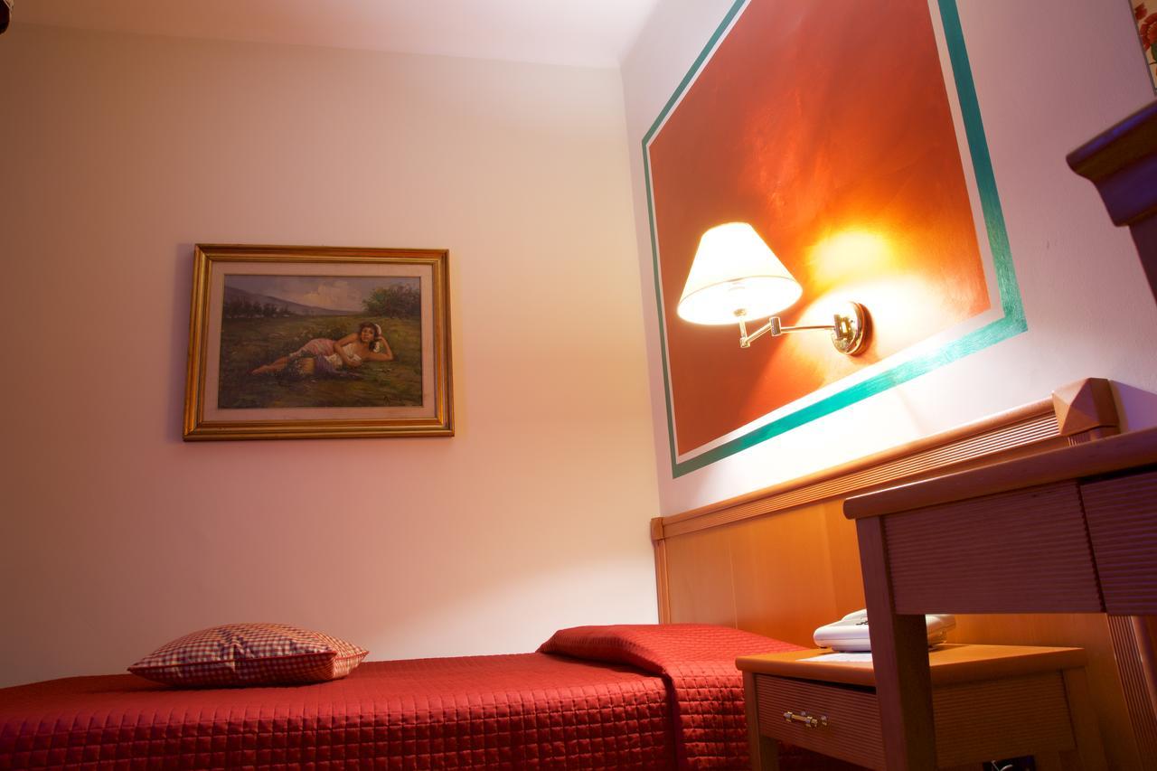 Hotel La Luna Lucca Esterno foto