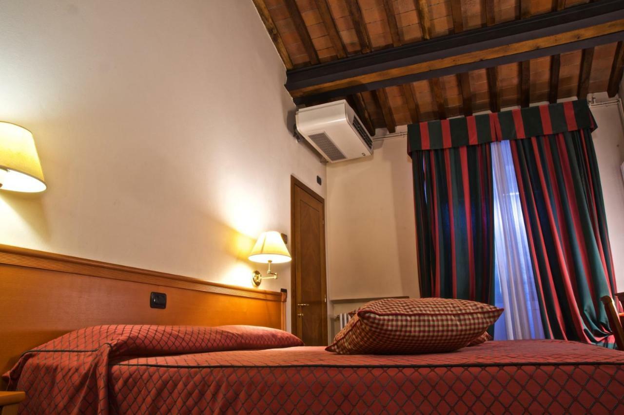 Hotel La Luna Lucca Esterno foto