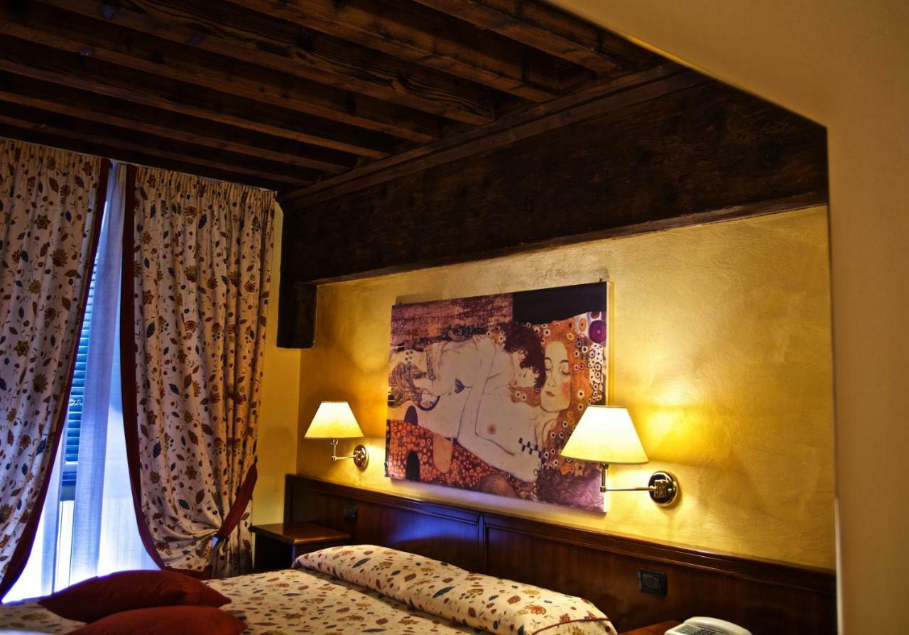 Hotel La Luna Lucca Esterno foto