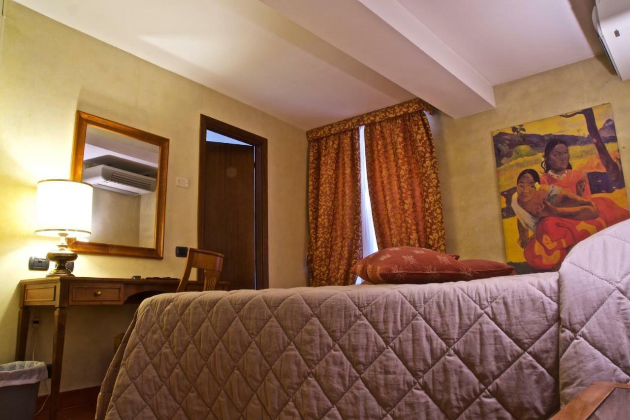 Hotel La Luna Lucca Esterno foto