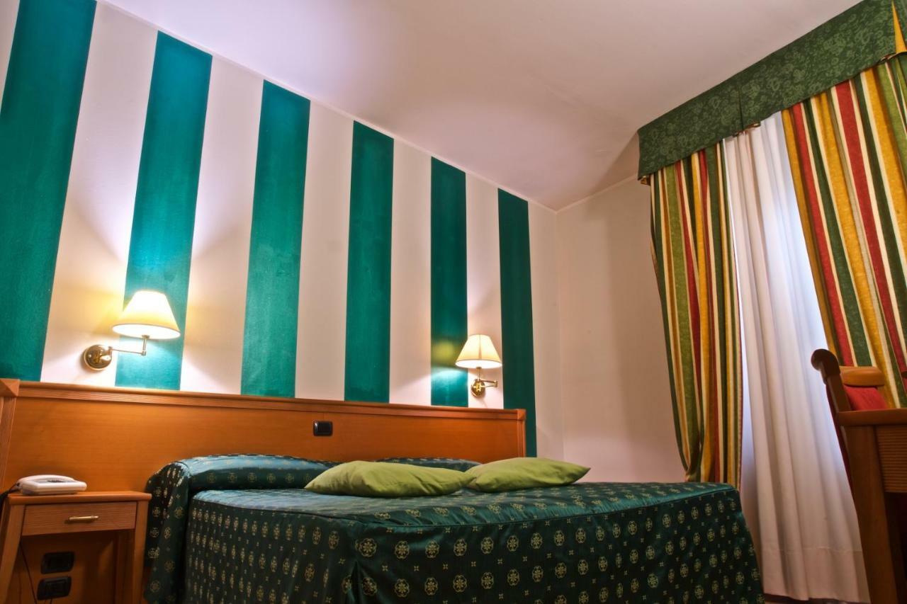 Hotel La Luna Lucca Esterno foto
