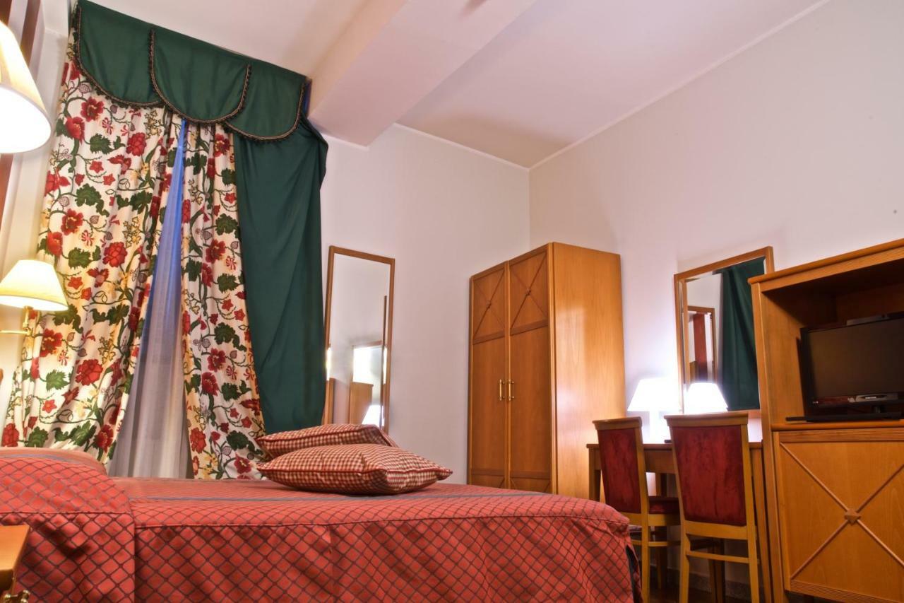 Hotel La Luna Lucca Esterno foto