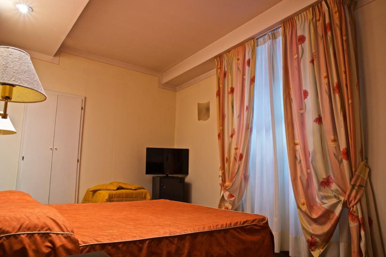 Hotel La Luna Lucca Esterno foto