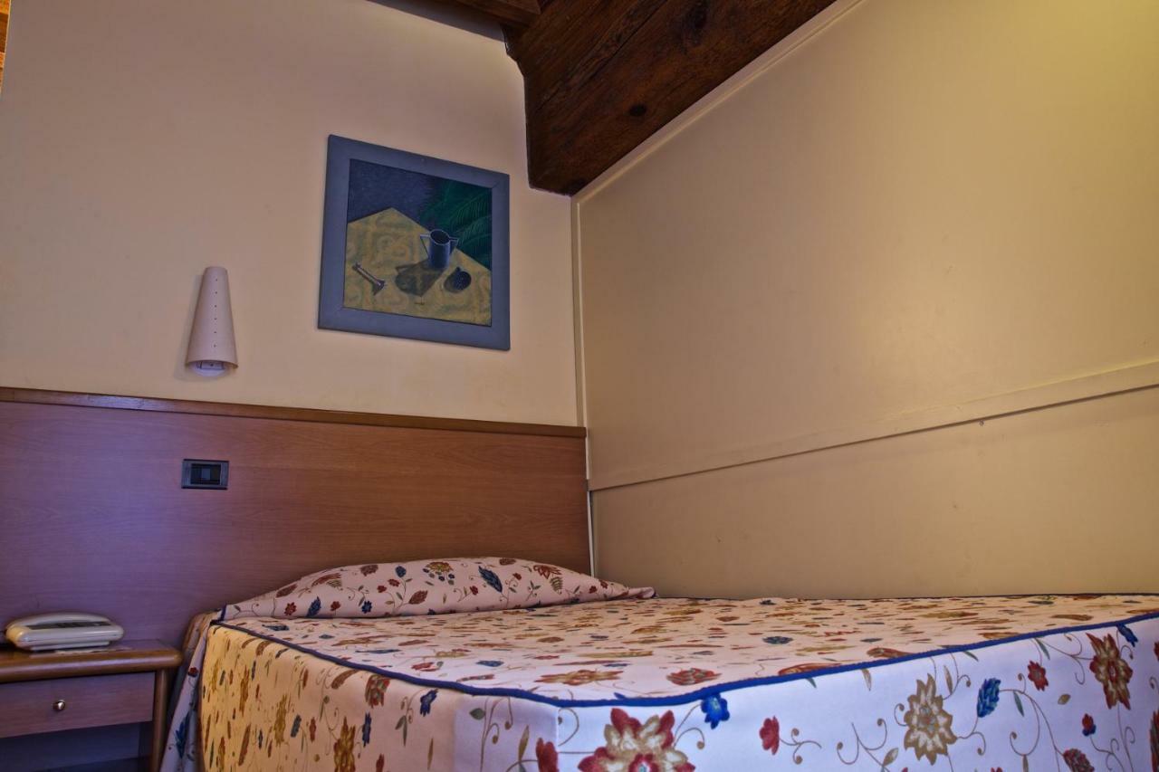 Hotel La Luna Lucca Esterno foto