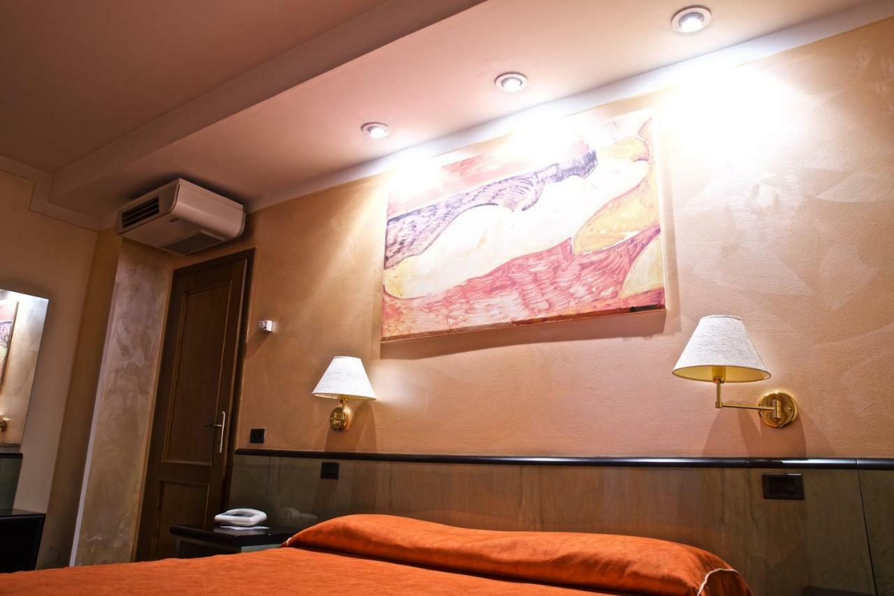 Hotel La Luna Lucca Esterno foto
