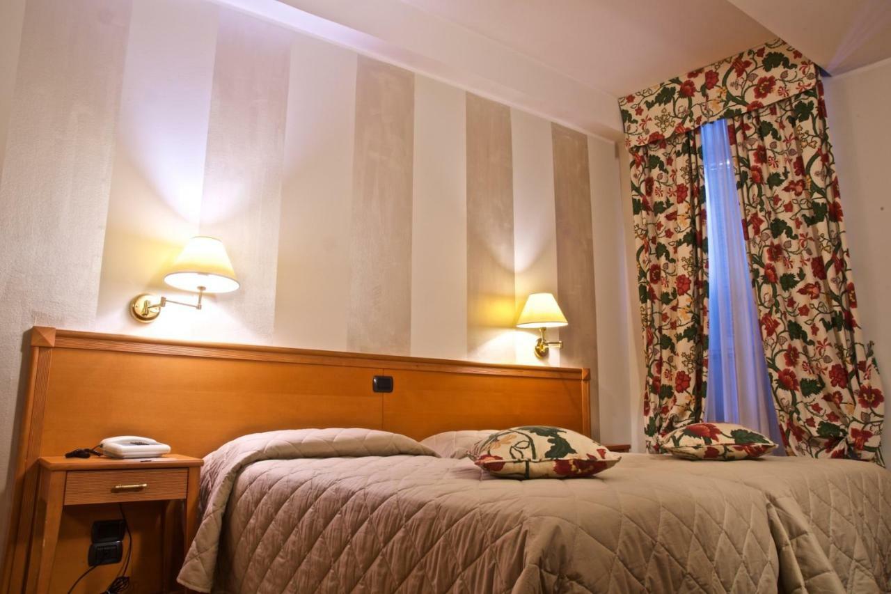 Hotel La Luna Lucca Esterno foto