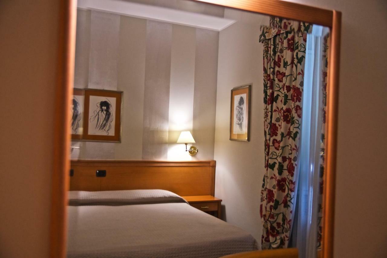 Hotel La Luna Lucca Esterno foto