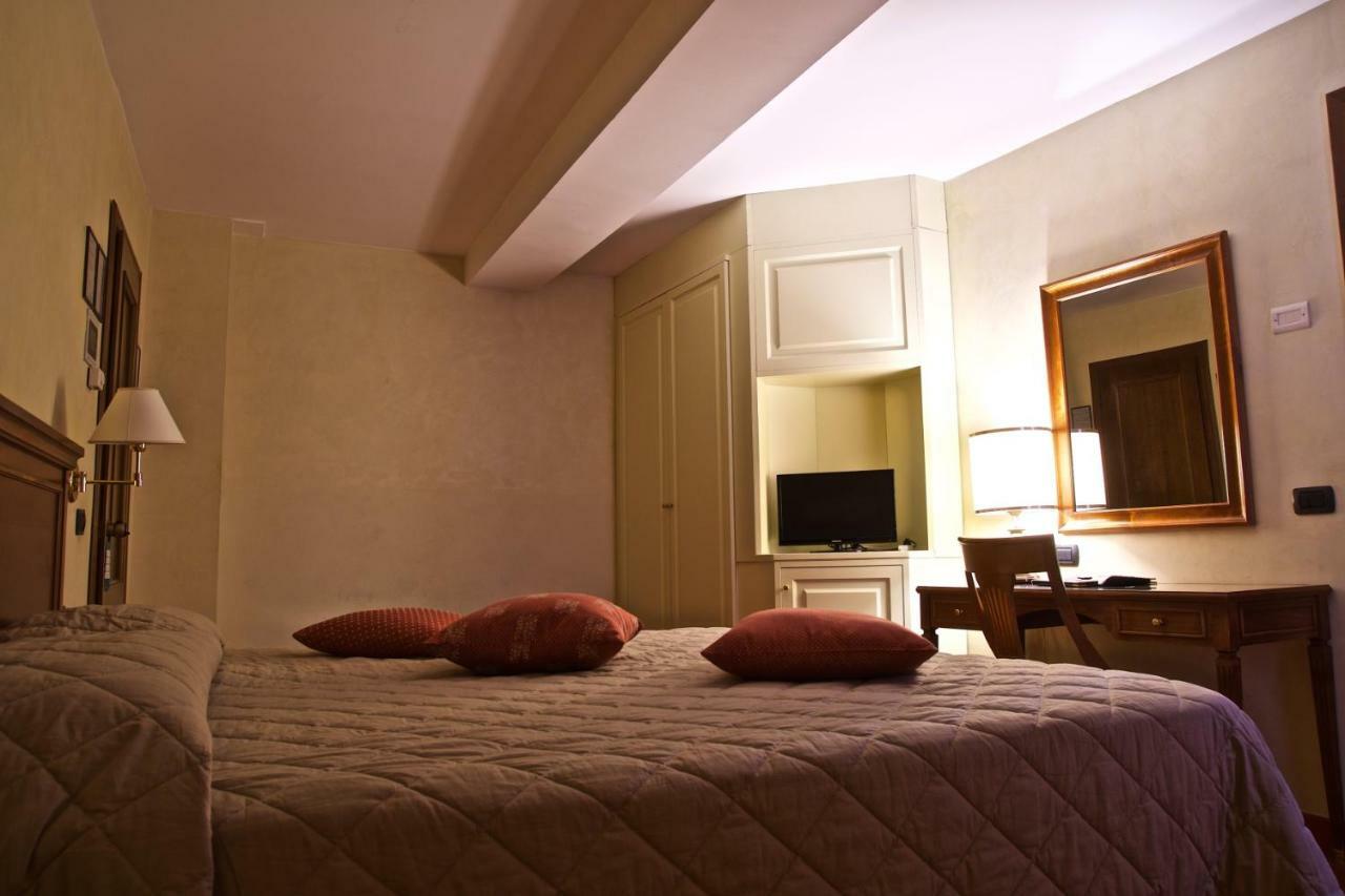 Hotel La Luna Lucca Esterno foto