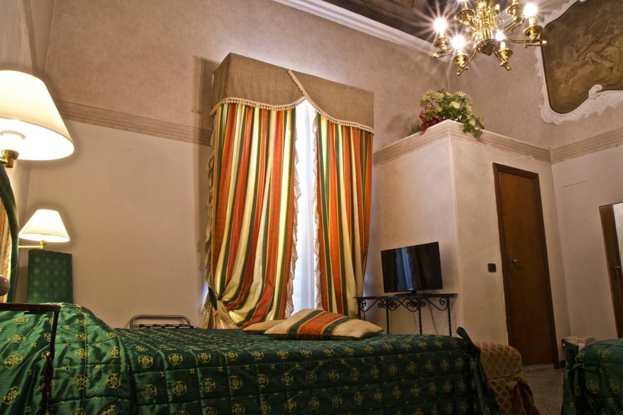 Hotel La Luna Lucca Esterno foto
