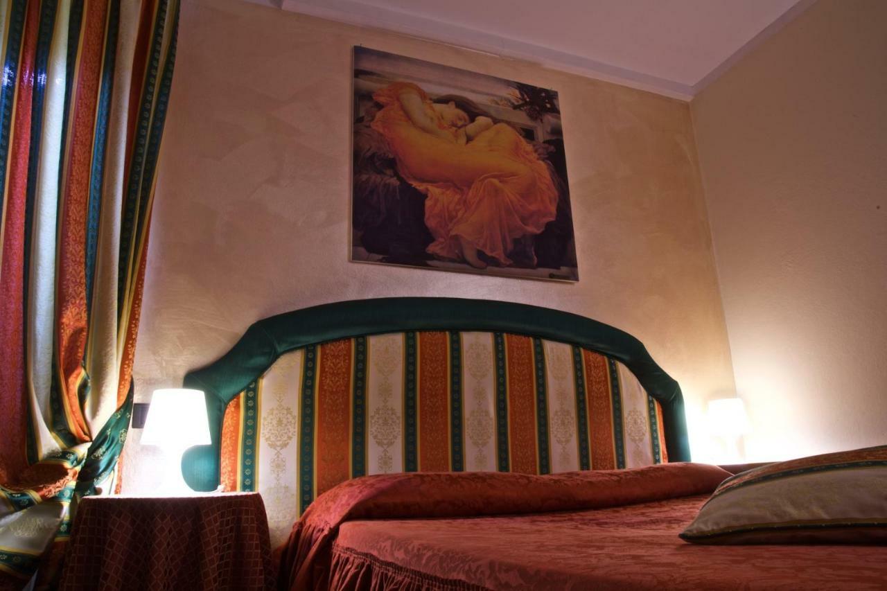 Hotel La Luna Lucca Esterno foto